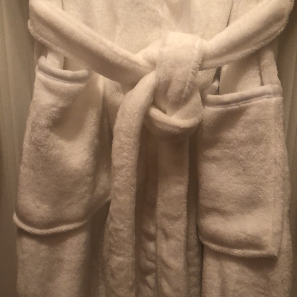 NY Threads plush Robe - Picture 2 of 4
